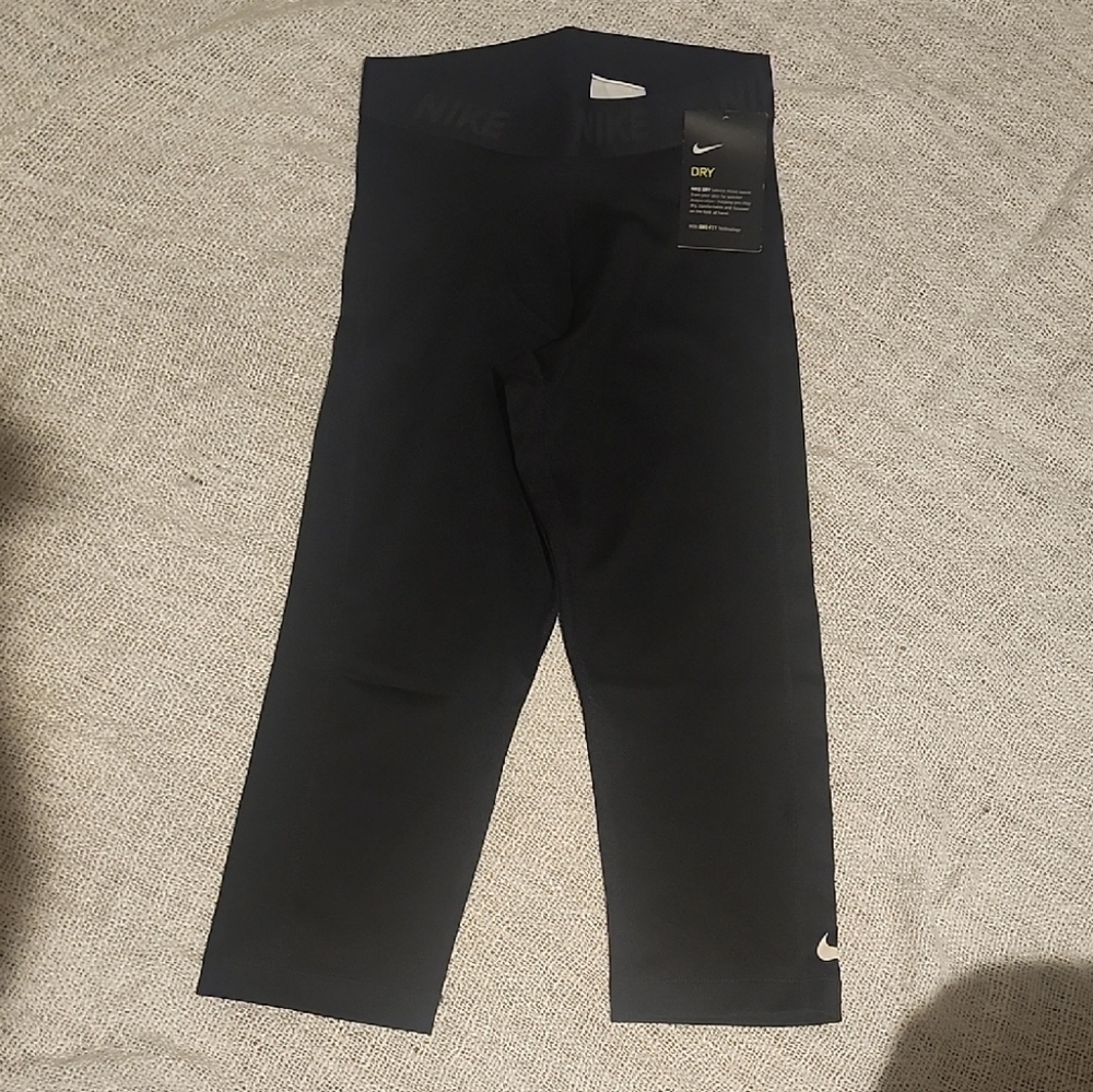 Nike Black Dri-FIT Cropped Leggings